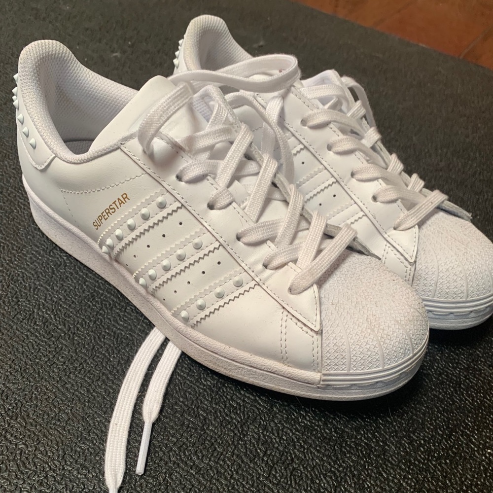 Adidas Superstar White w/stud detail